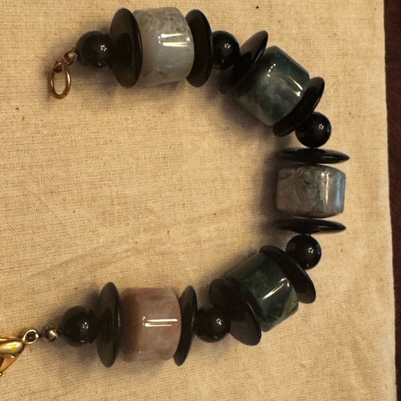 Elegant Jade and Onyx Beaded Bracelet
